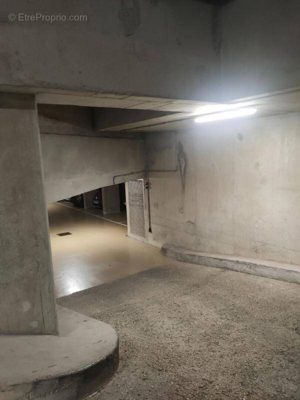 Parking à PARIS-13E