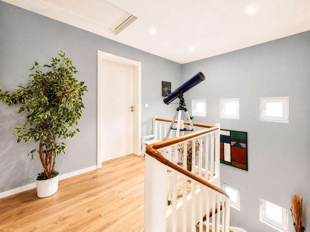Exclusivité à bischheim – maison familiale dpe b – terrasse – sous-sol aménagé – prestations premium - photo 10