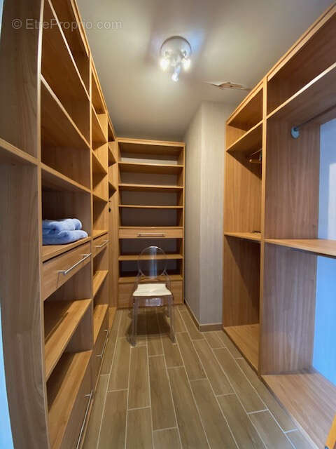 ROULLET SAINT ESTEPHE Maison de plain pied 169 m2  3 chambres secteur calme - photo 15