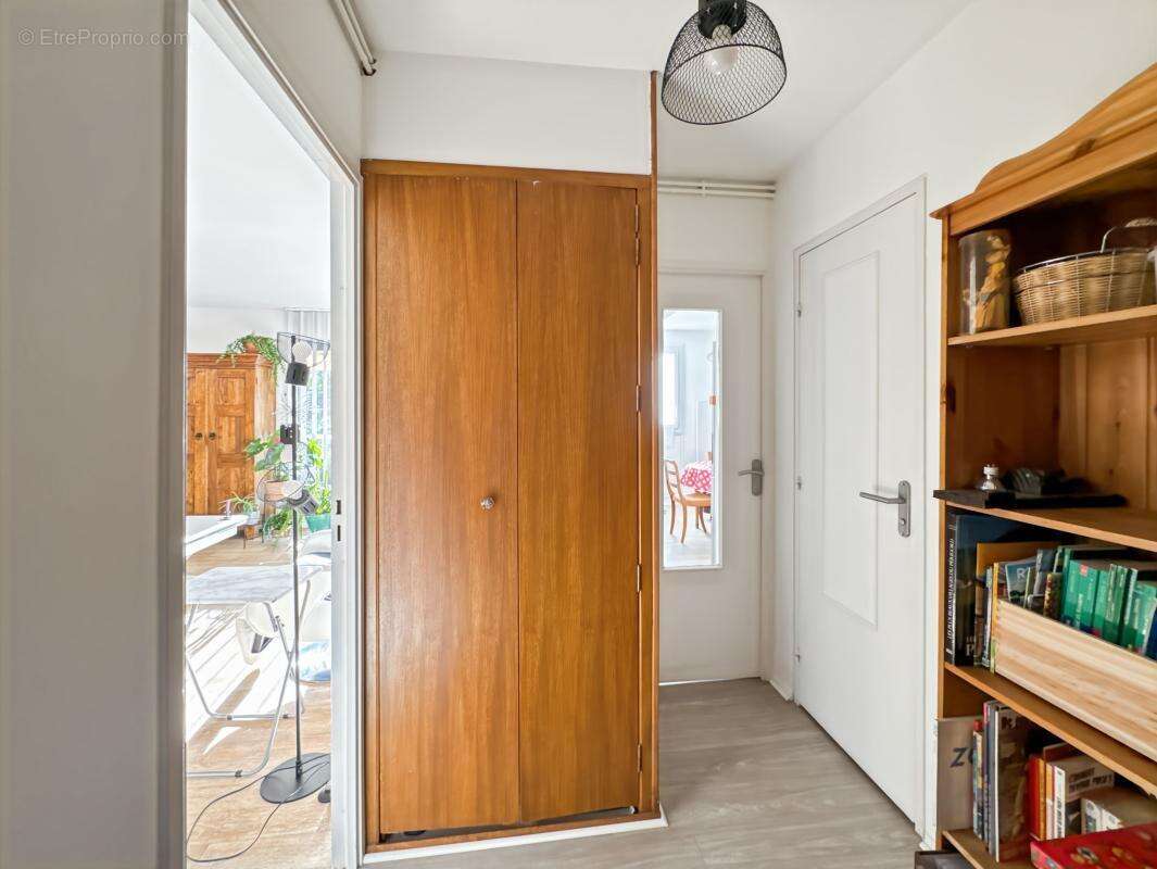 Grand t2 en résidence avec ascenseur balcon cave et parking - photo 6