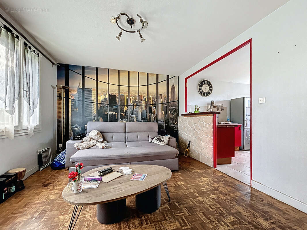 Maison à SAINT-PANTALEON-DE-LARCHE