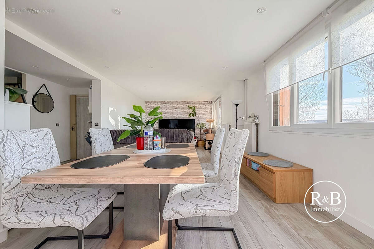 Appartement à LES CLAYES-SOUS-BOIS