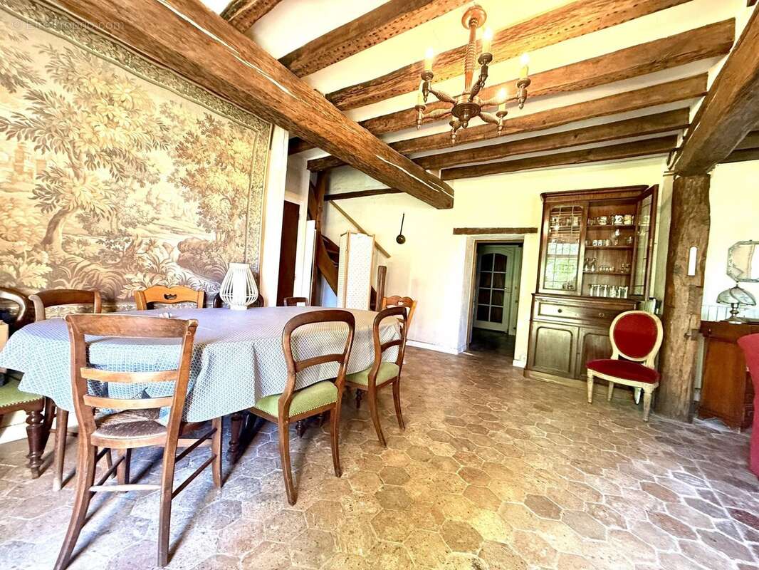 Maison à THORIGNY-SUR-OREUSE