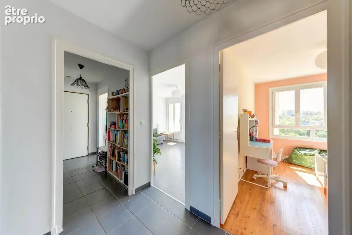 CALUIRE CENTRE BOURG - T3 de 70 m² avec vue dégagée - photo 11