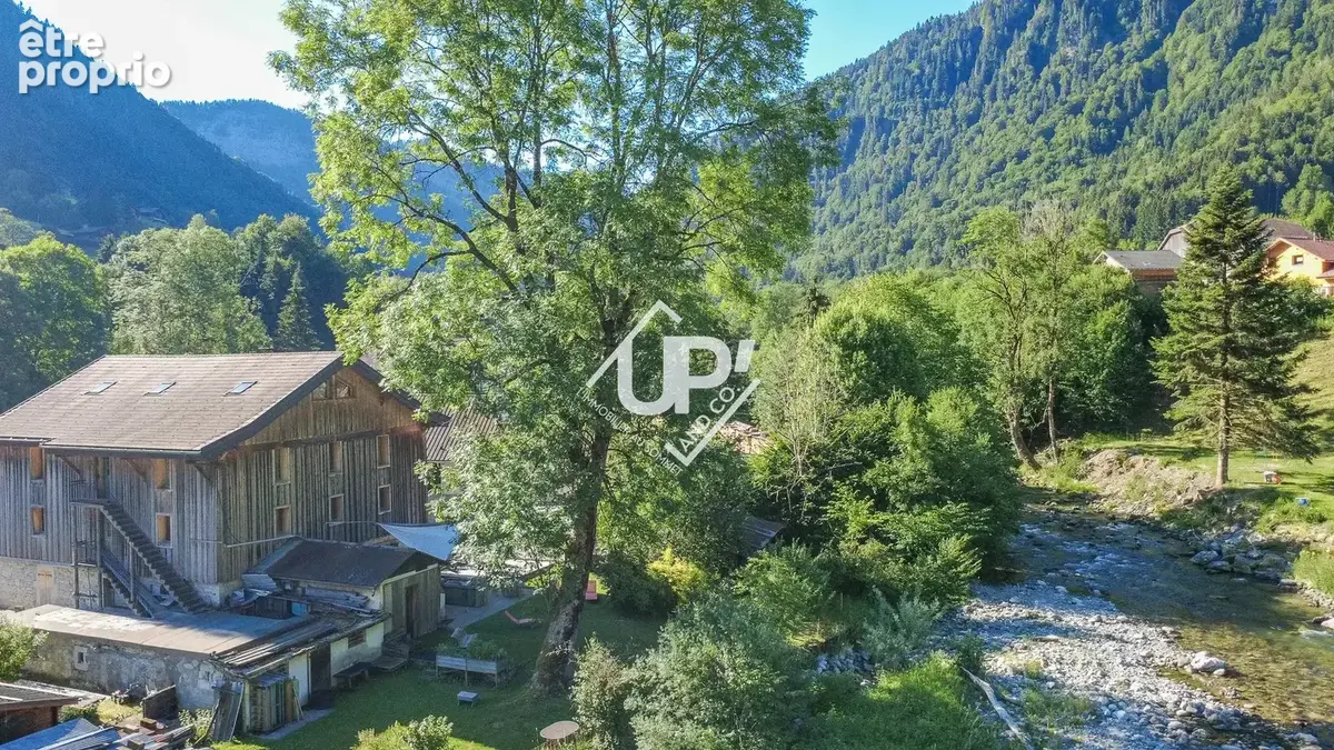 Ensemble immobilier de caractère – Plus de 530 m² au cœur des Aravis - photo 2