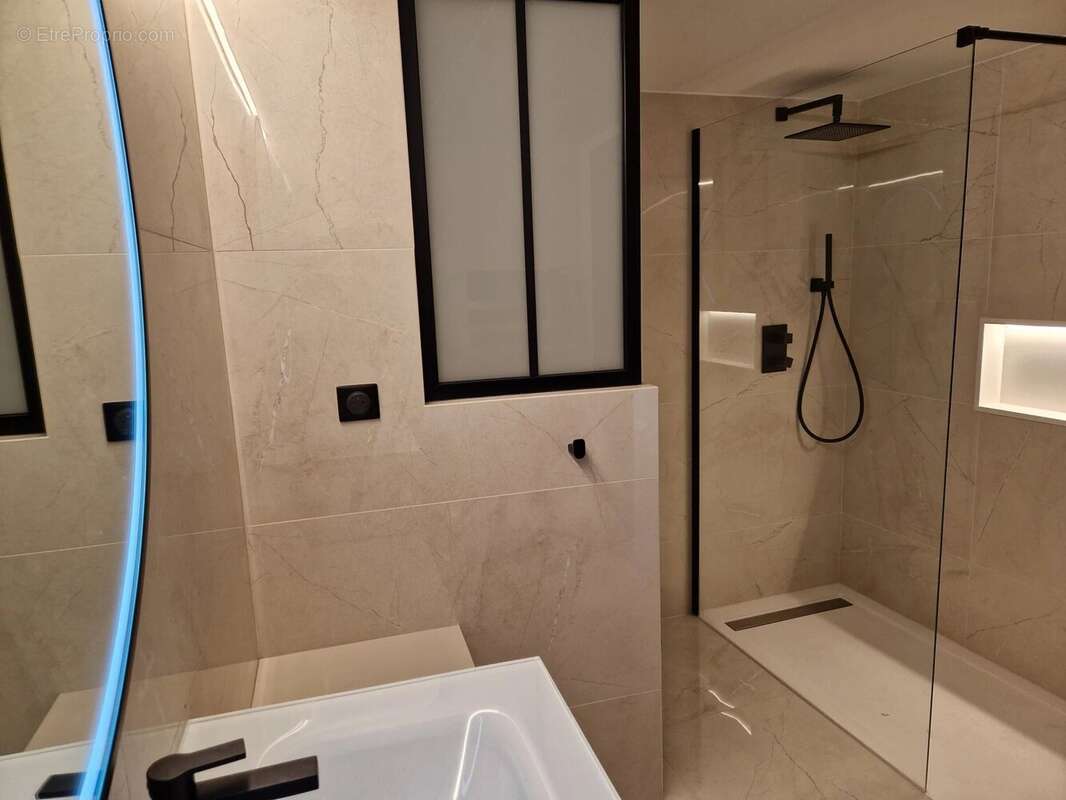 Appartement à SAINT-LAURENT-DU-VAR