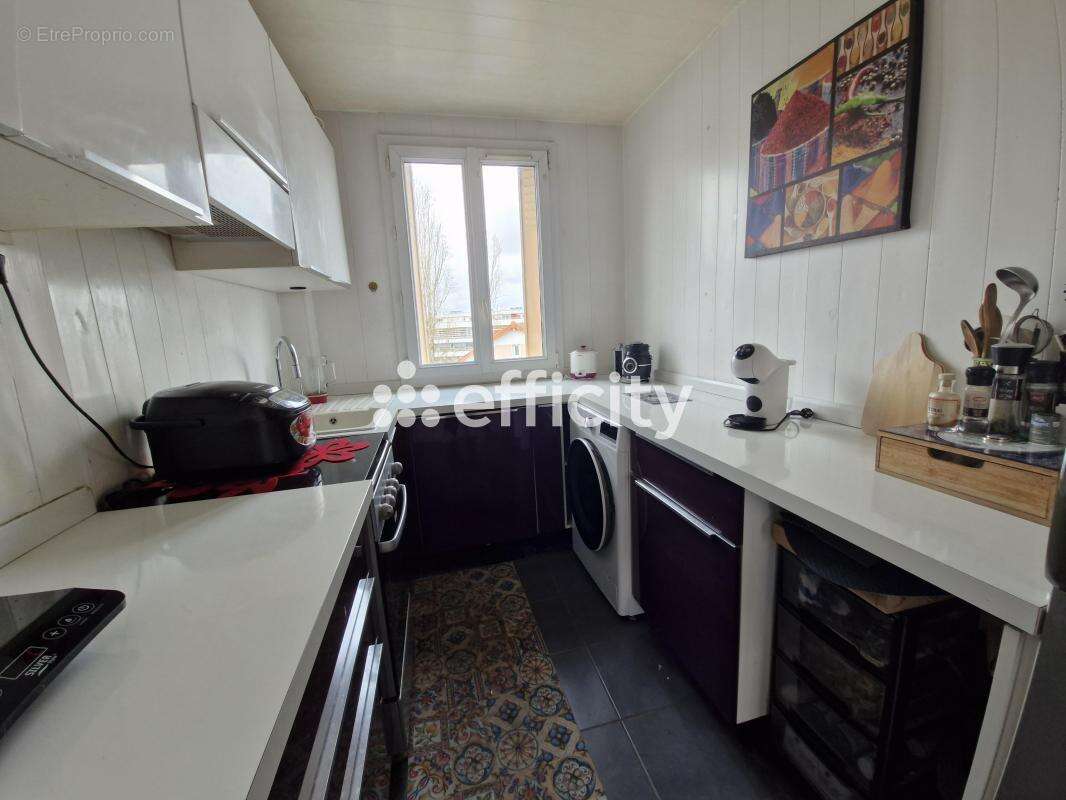 Appartement à LES PAVILLONS-SOUS-BOIS