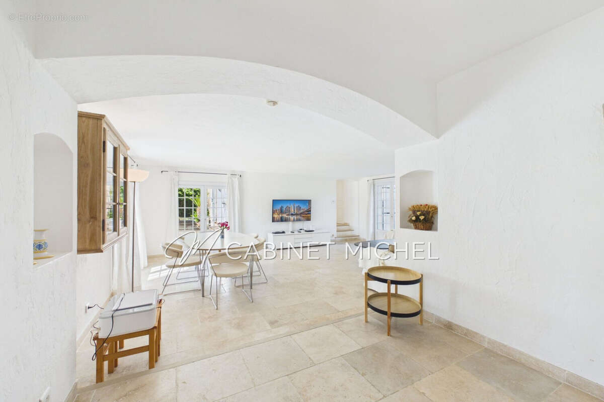 Maison 177 m² à Roquefort-Les-Pins  - photo 5