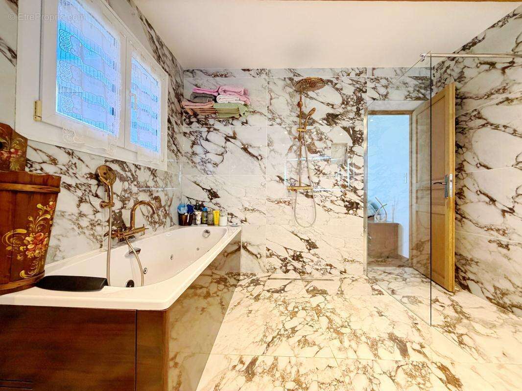 Appartement à VALLAURIS