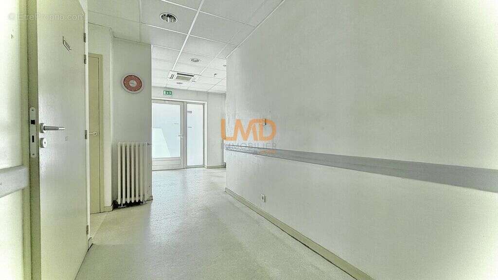 Local pro/commercial 58 m² forte visibilité - photo 4