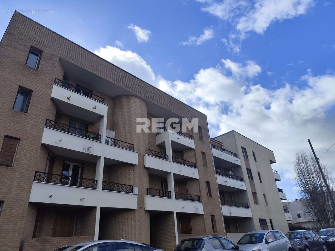Appartement à COURCOURONNES