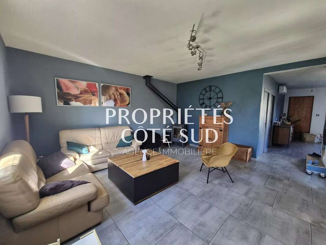 Maison à SAINT-VICTOR-LA-COSTE