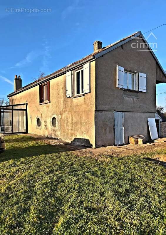 Maison à LA ROCHE-EN-BRENIL