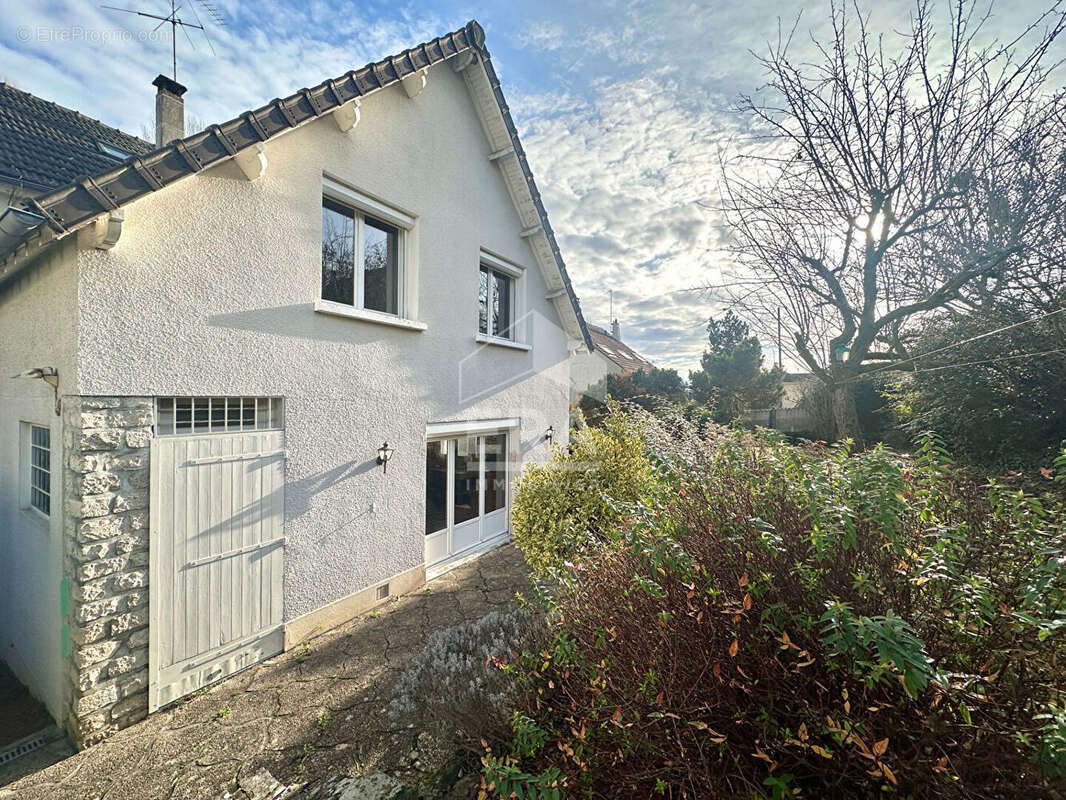 Maison à SAINT-PIERRE-LES-NEMOURS