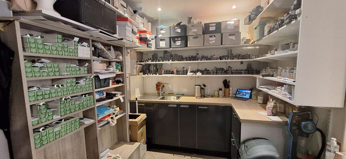 Commerce à THORIGNY-SUR-OREUSE