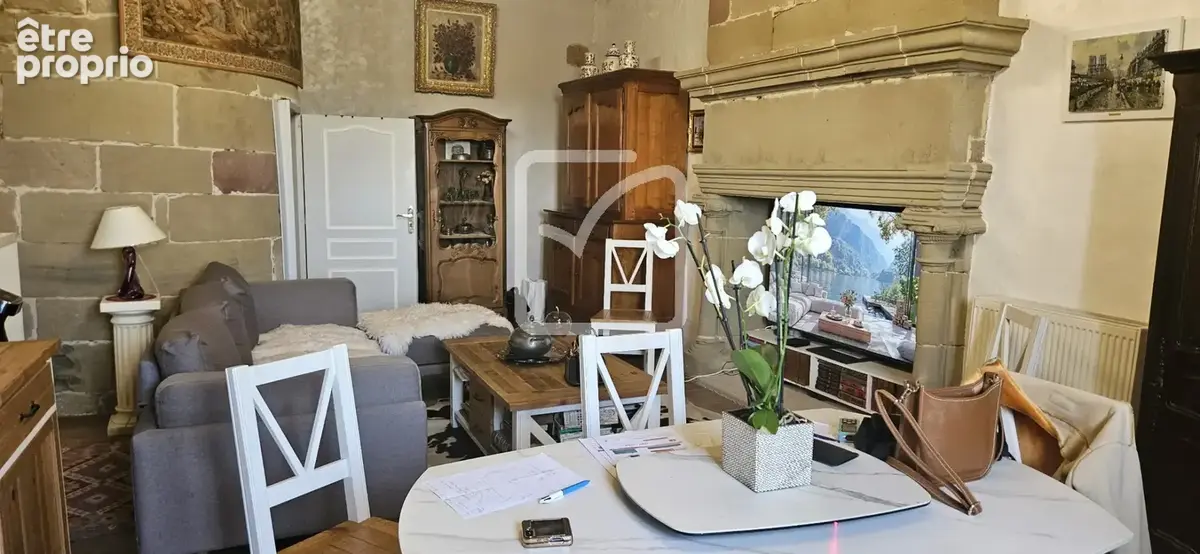 Cadre patrimonial préservé au sein du château de Cosnac, appartement de  63 m2 - photo 3