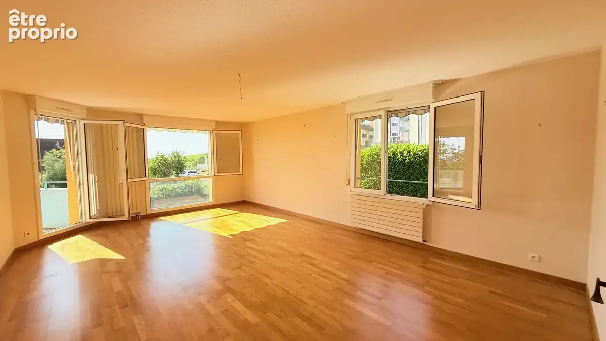 Appartement T3 de 91,62 m2 - Vue exceptionnelle - 2 chambres - Cave - Parking sous-sol - centre ville à pied - photo 4