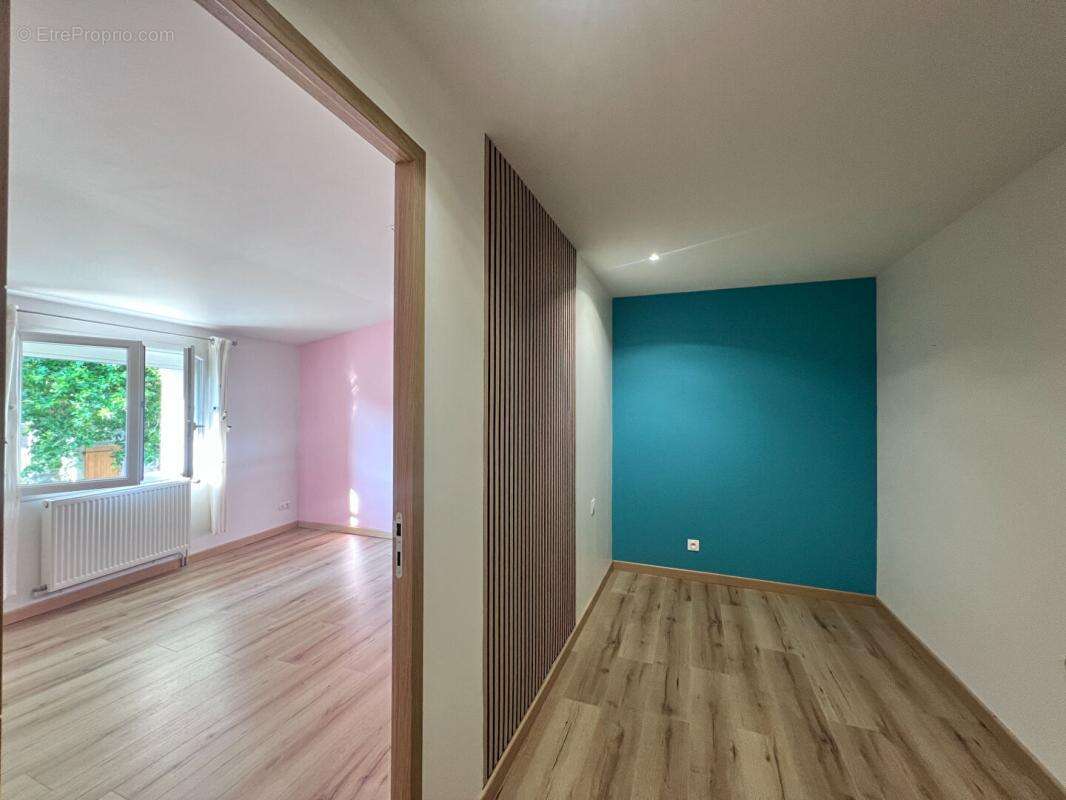 Maison familiale avec jardin et piscine - photo 9