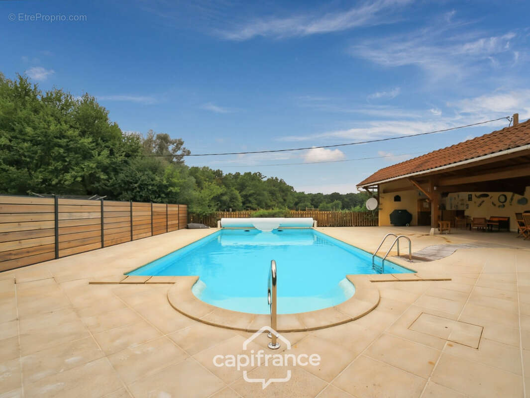 Maison en pierre au calme avec piscine, 5 chambres et plus de 1,6 hectare de terrain - Proche Lons-le-Saunier (39000) - photo 9