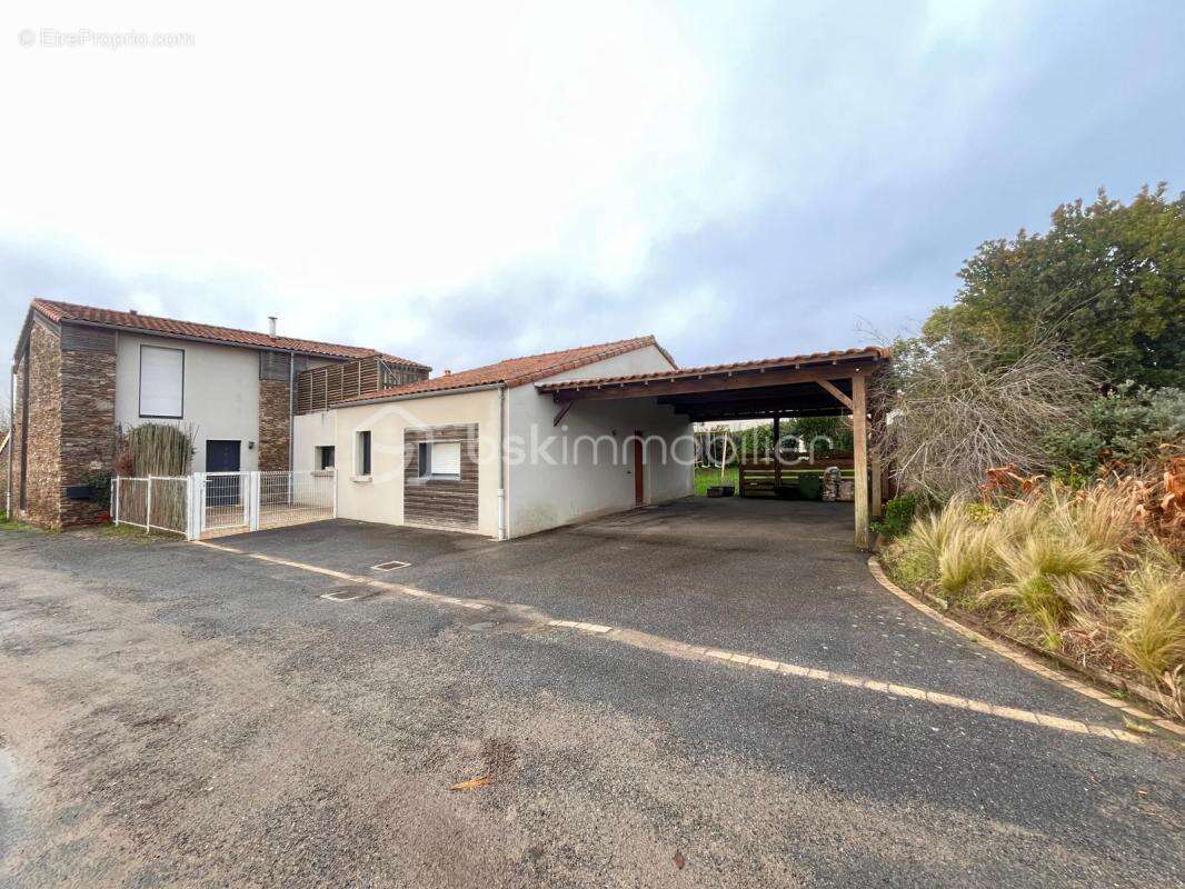 Maison à LE LOROUX-BOTTEREAU