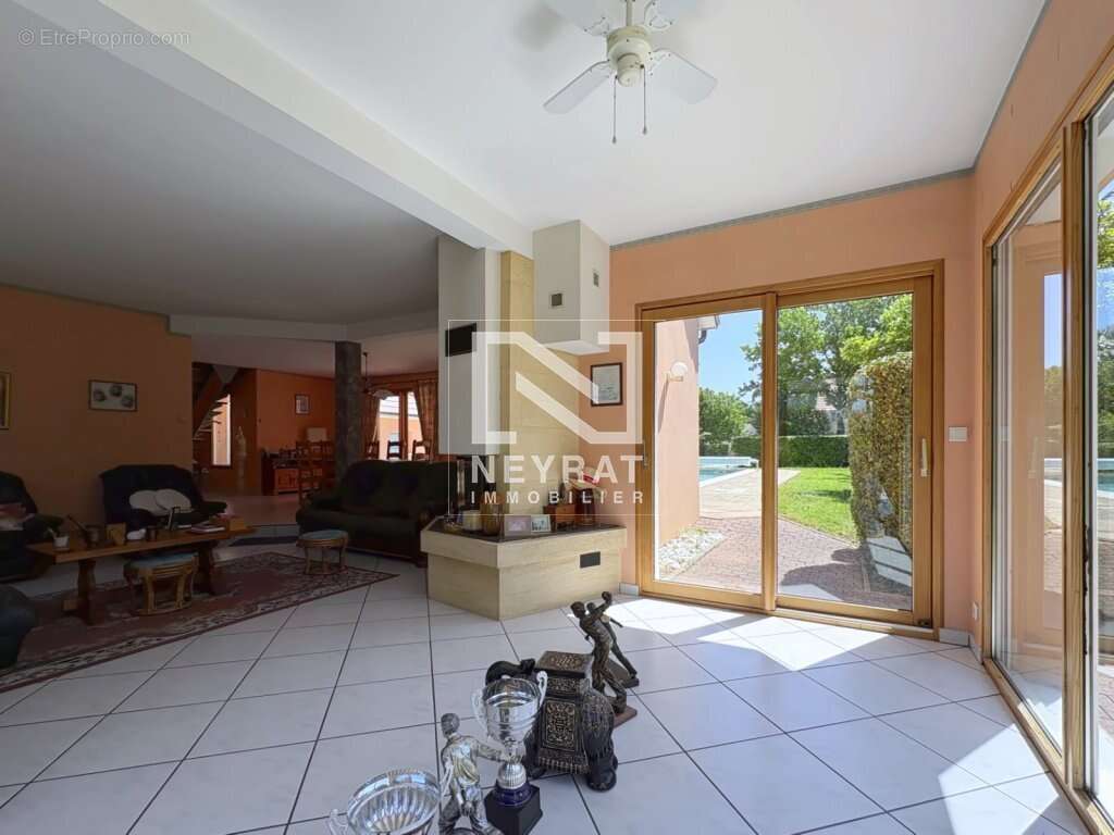 Couternon - Elégante propriété familiale avec piscine et parcelle constructible - photo 12