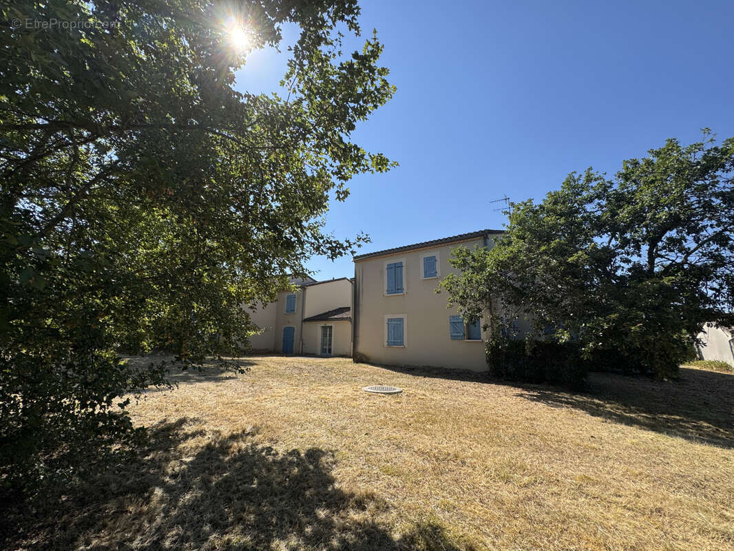 Ensemble résidentiel de 4 villas avec appartements indépendants sur un terrain de 4 008 m2 - photo 2