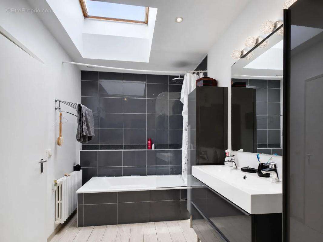 SAINT-CLAIR-DU-RHÔNE – Grande maison familiale de 165 m2 - photo 15