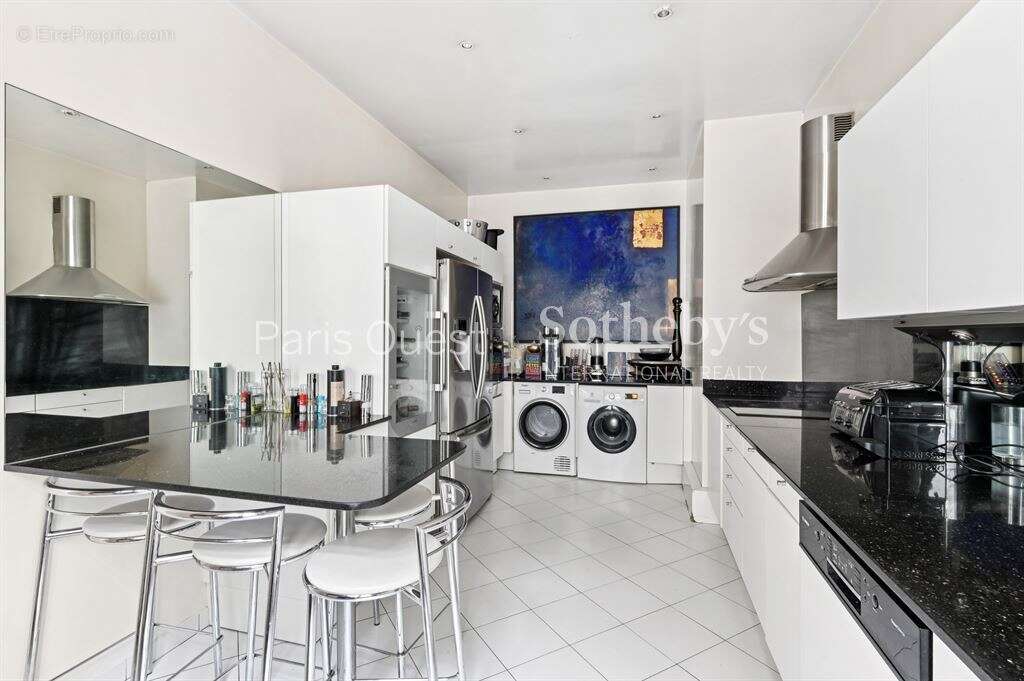 Appartement à PARIS-8E