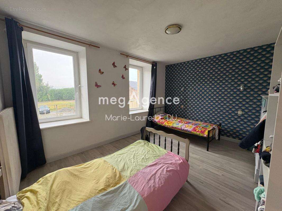Maison de caractere avec dépendances sur terrain 18500m² environ - photo 17
