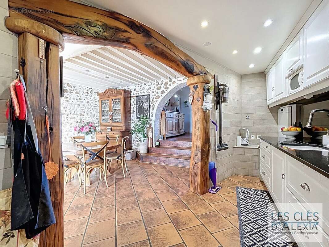 Maison à SAINT-CYR-SUR-LE-RHONE