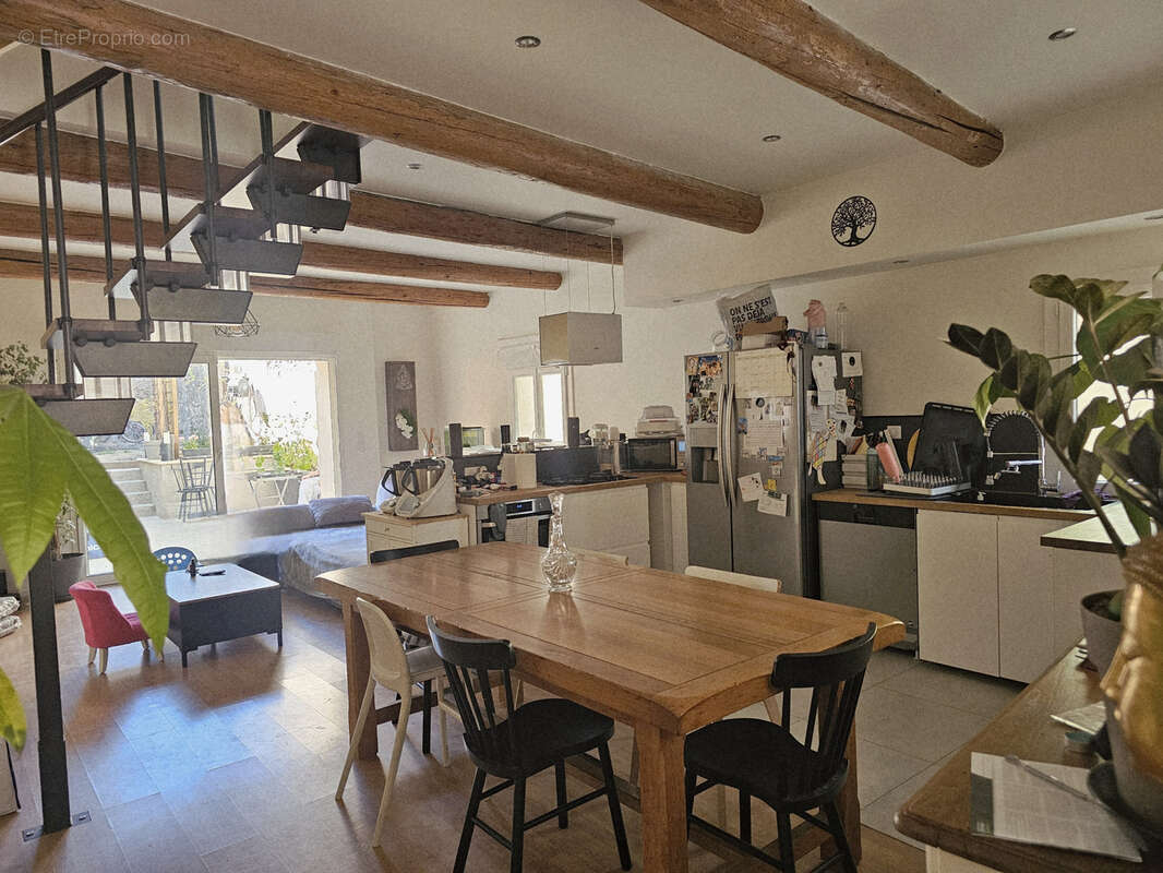 Maison à LA ROQUE-D'ANTHERON