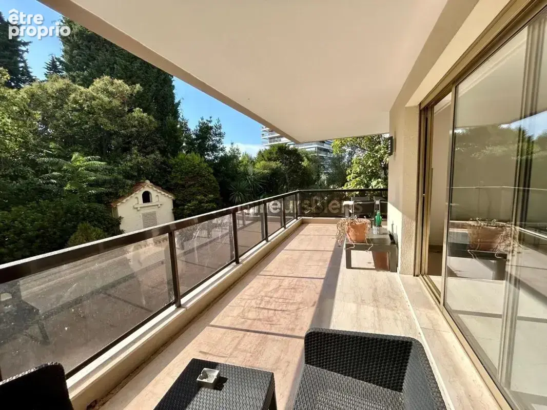 Cannes  : Grand 3 pièces de 98 m2, avec terrasse, garage et piscine - photo 3