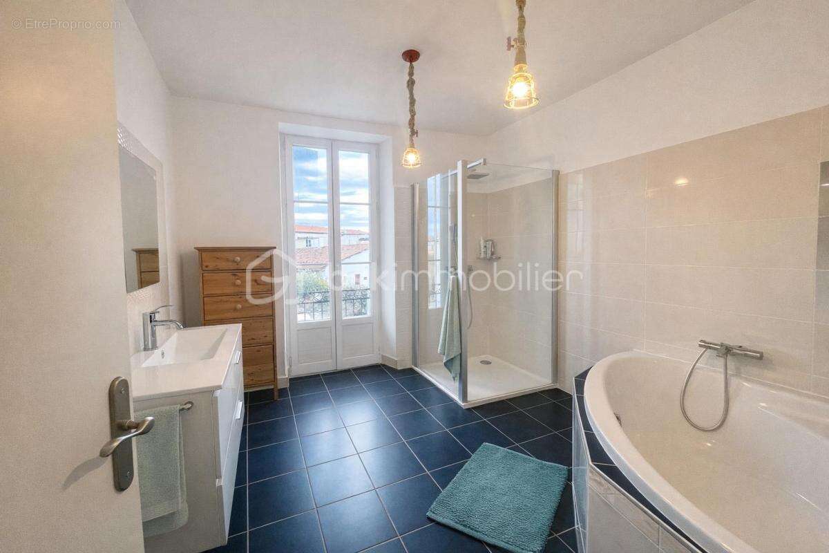 Proche Biarritz, Maison 110m2 + 2 T2 et un atelier- proximité toutes les commodités - photo 5