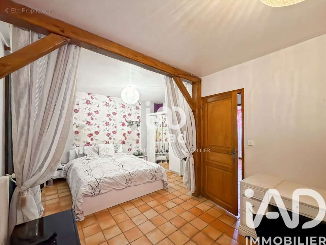 Maison 141 m² à Etigny  - photo 4