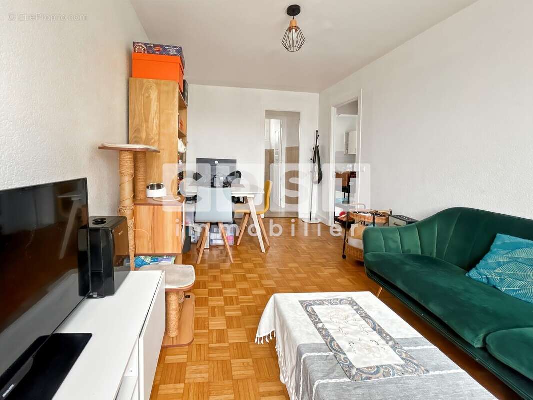 Appartement à COURBEVOIE
