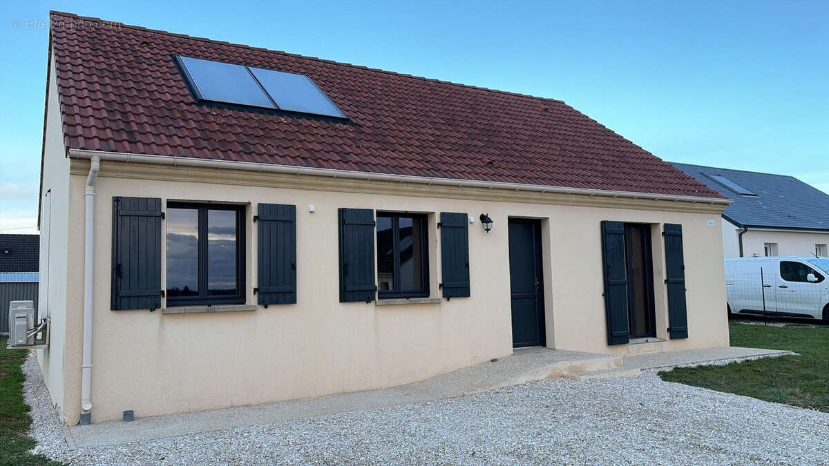 Maison à LA CHAPELLE-SUR-AVEYRON