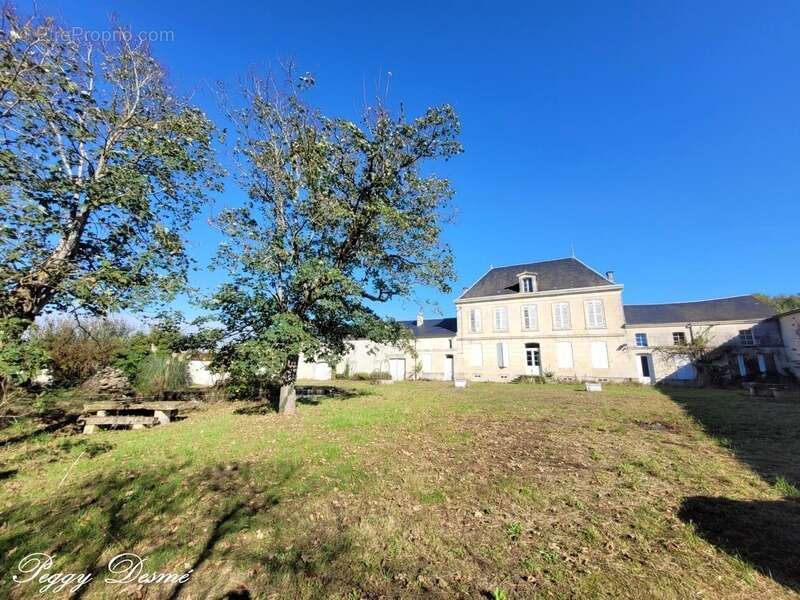 Maison à SAINT-JEAN-D'ANGELY