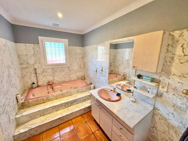 Maison à SAINT-CEZAIRE-SUR-SIAGNE