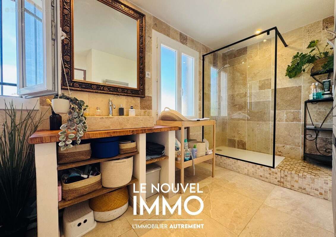 Maison à SAINT-VICTORET