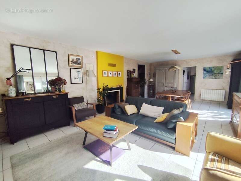 Maison à SAINT-JACUT-LES-PINS