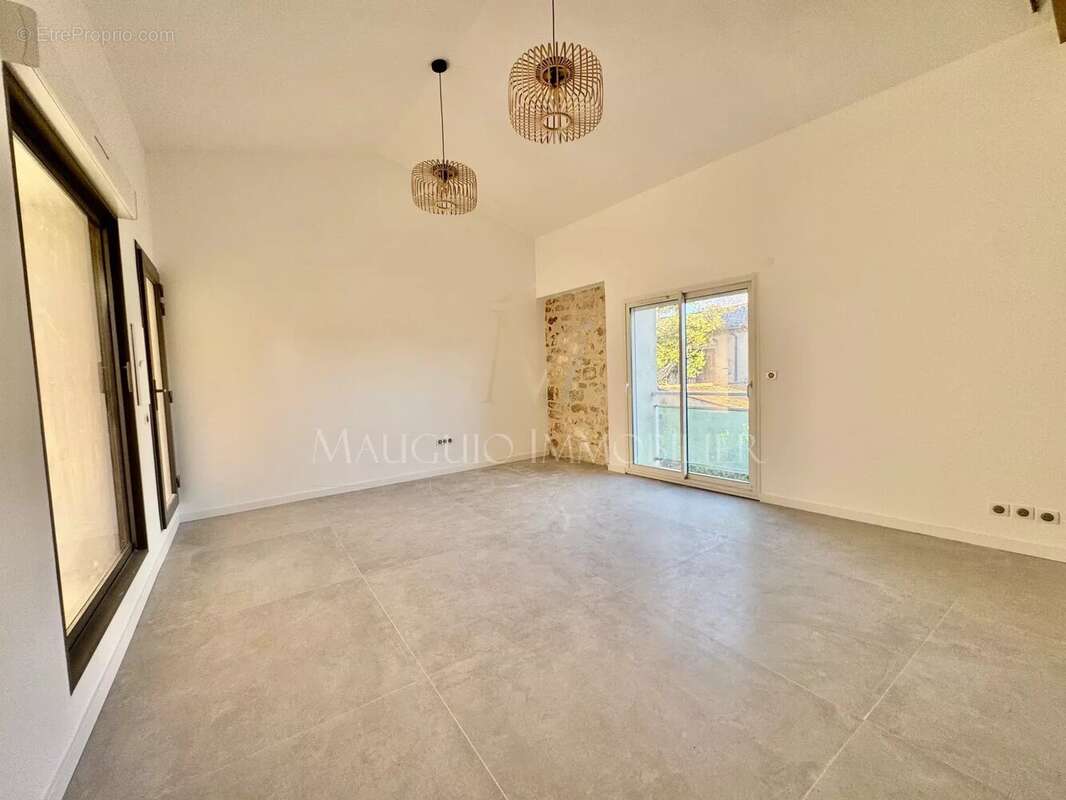 Appartement à MAUGUIO