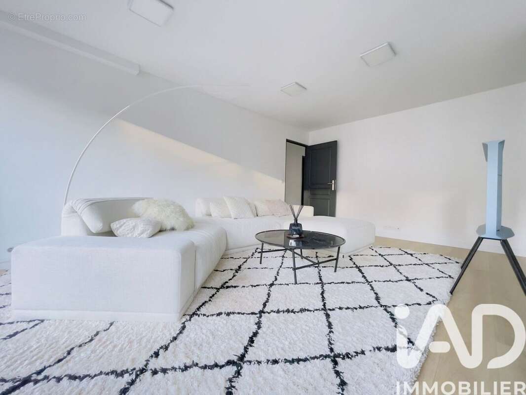 Photo 2 - Appartement à COURBEVOIE