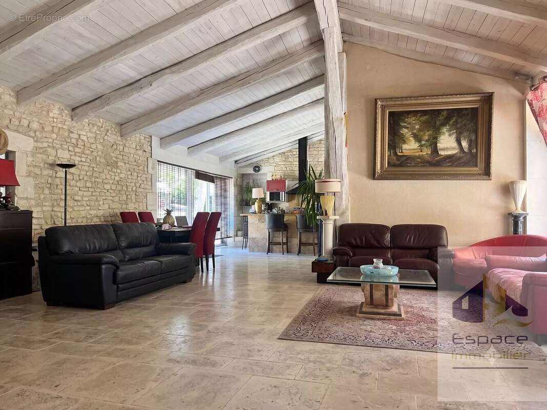 Maison à MONTROY