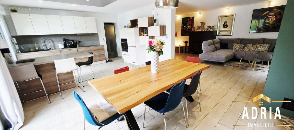 Maison 229 m² à Jouy-Aux-Arches  - photo 4