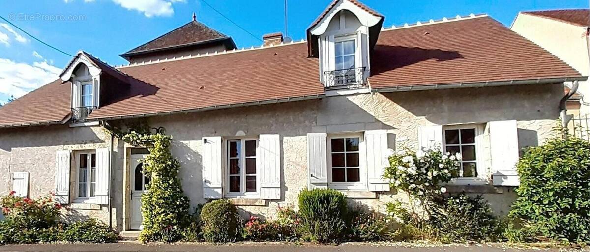 Photo 1 - Maison à SAINT-JEAN-DE-BRAYE