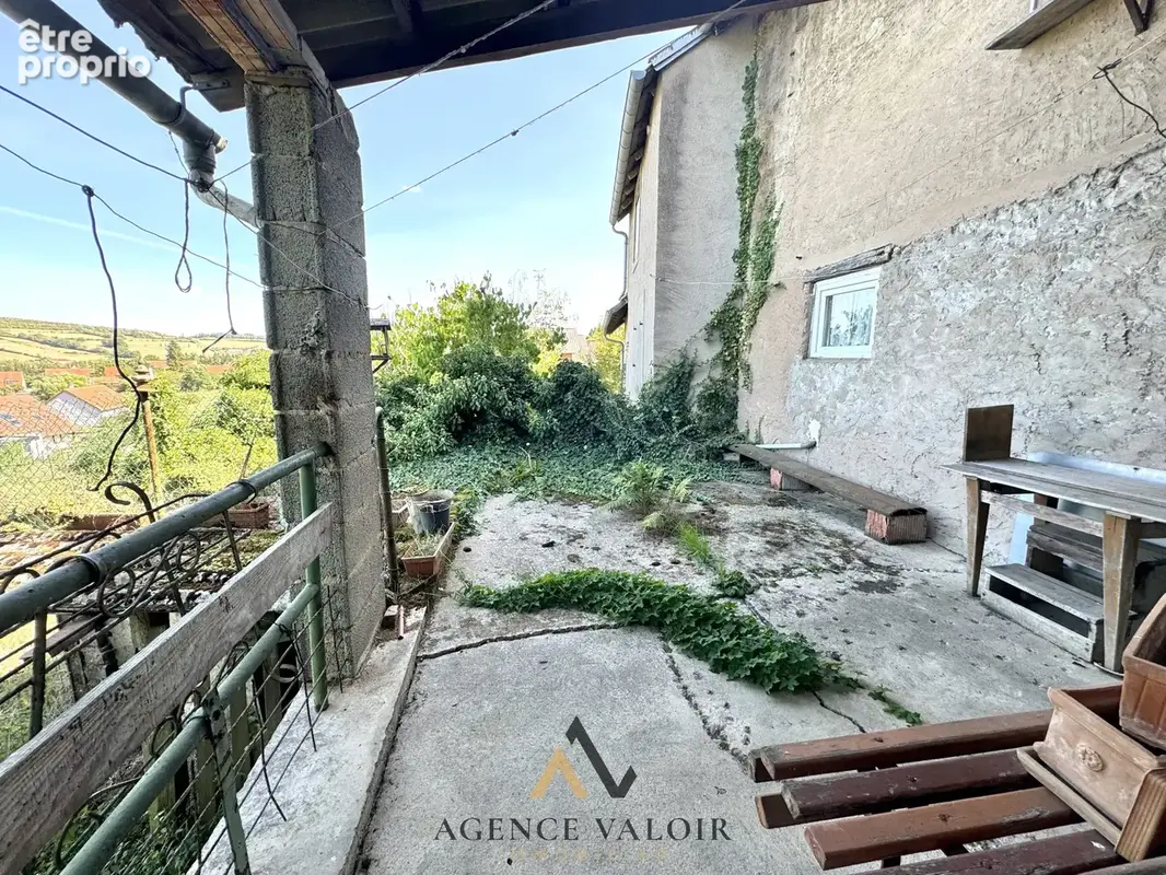 Maison à rénover avec grange, deux garages et une écurie - photo 10