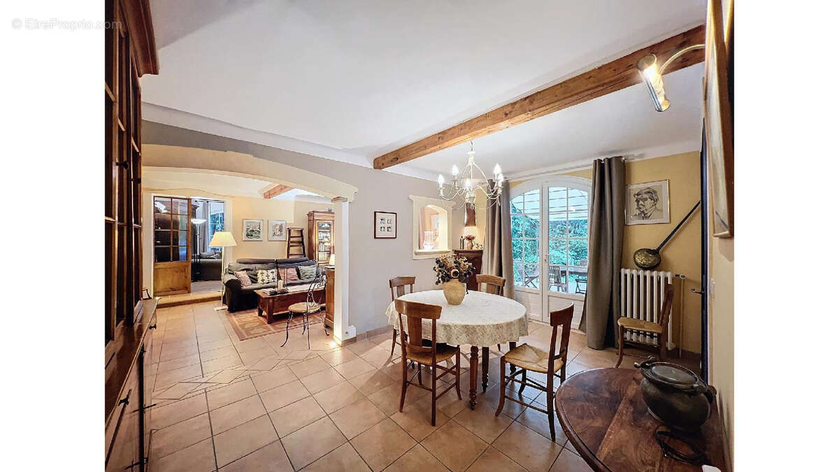 Maison à CHATEAUNEUF-LE-ROUGE