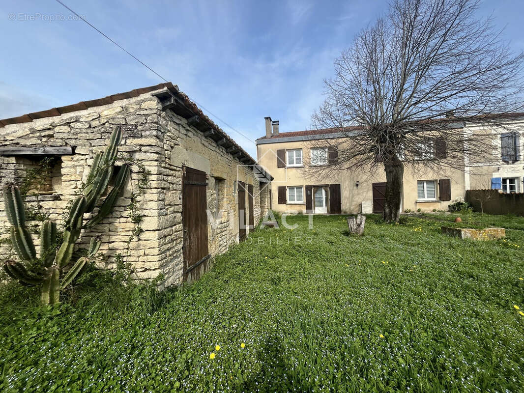 Maison à MAUZE-SUR-LE-MIGNON