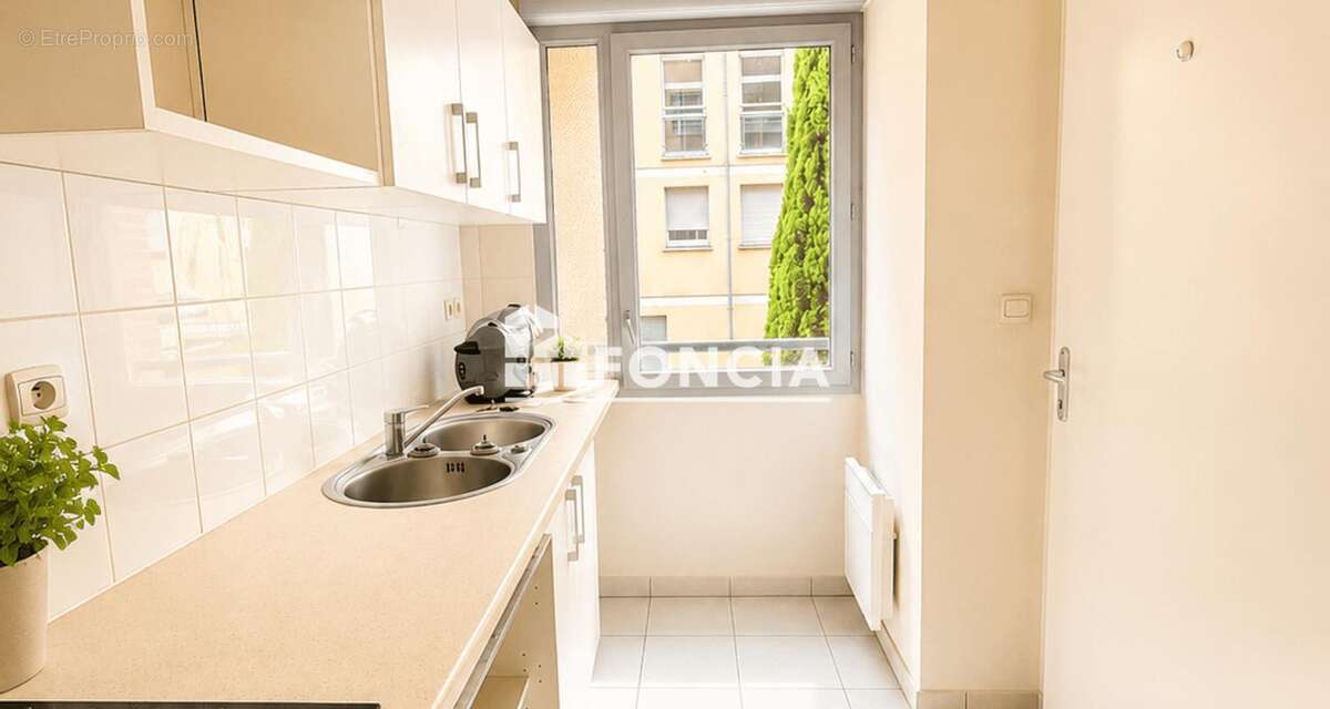 Appartement 3 pieces climatise avec terrasse et parking sous sol - photo 4