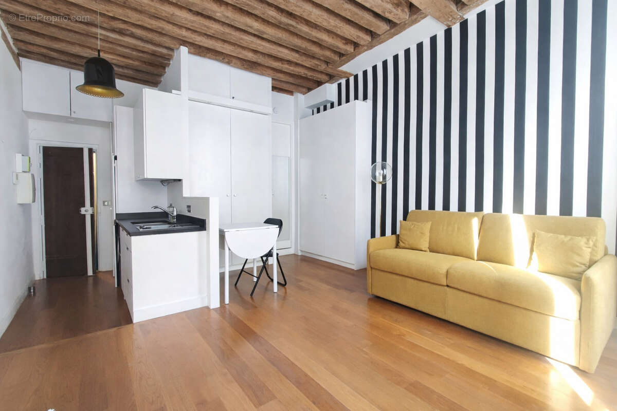 Appartement à PARIS-1E